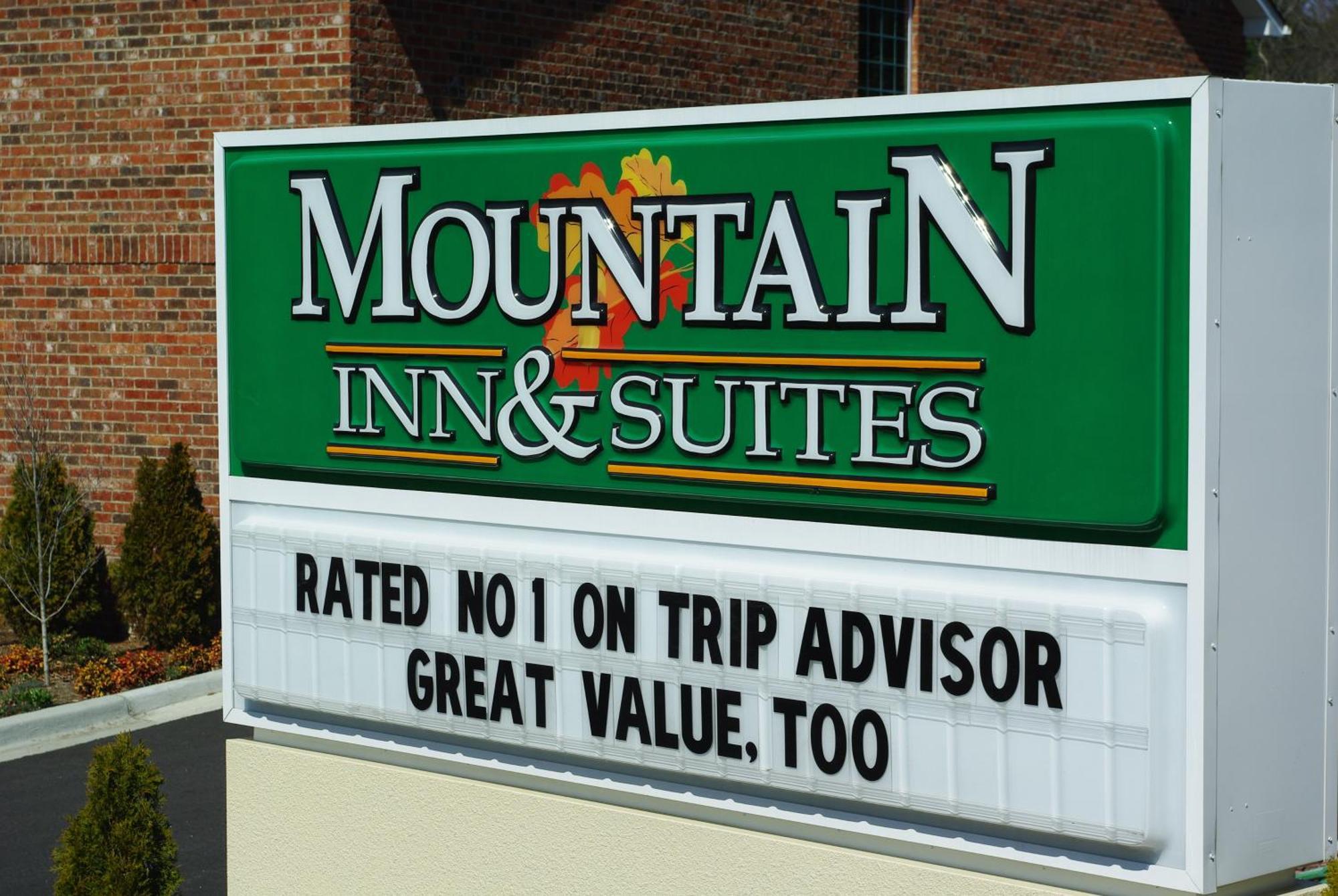 Mountain Inn & Suites Airport - Hendersonville Exterior photo